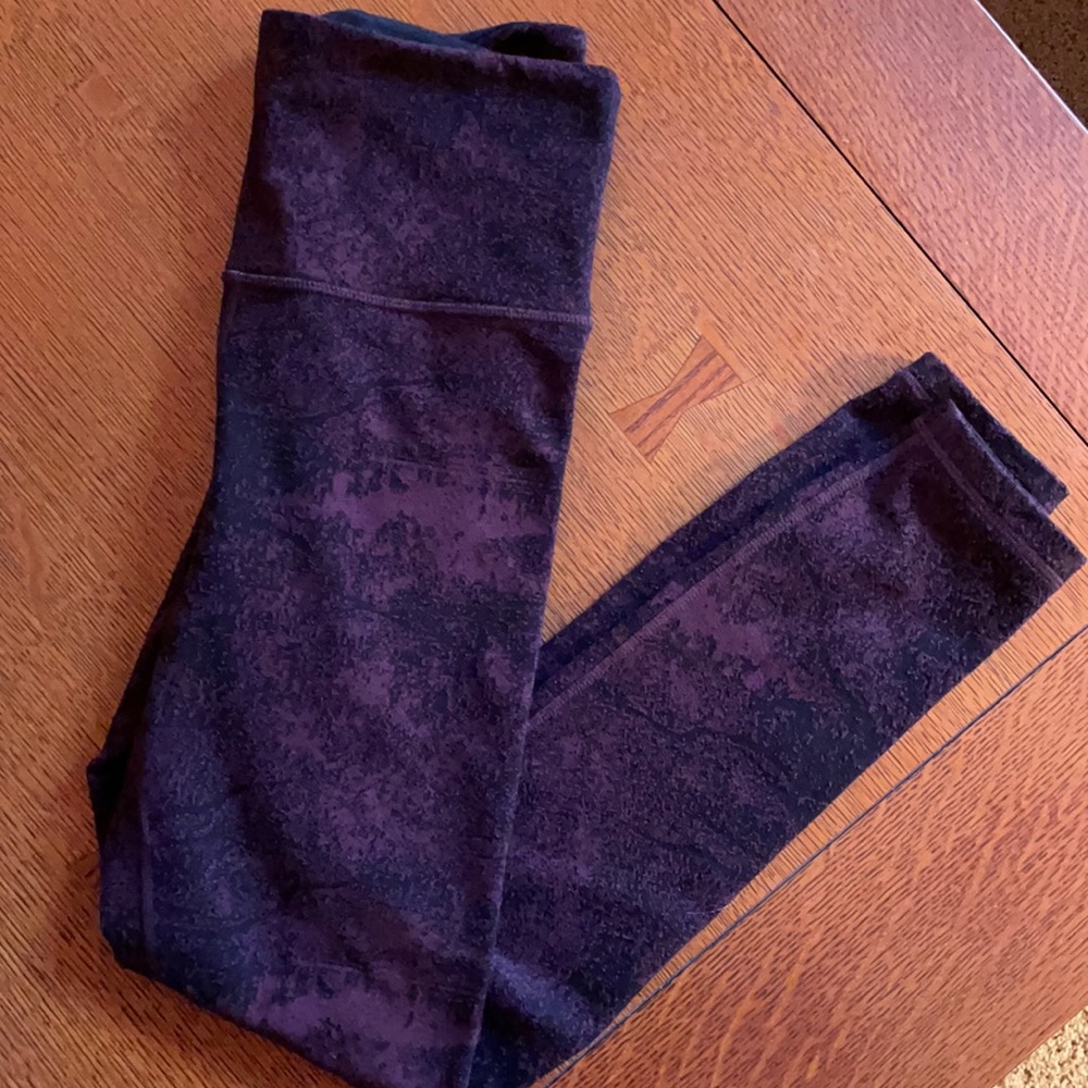 Black and Burgundy Athleta Elation Glades 7/8 Leggings